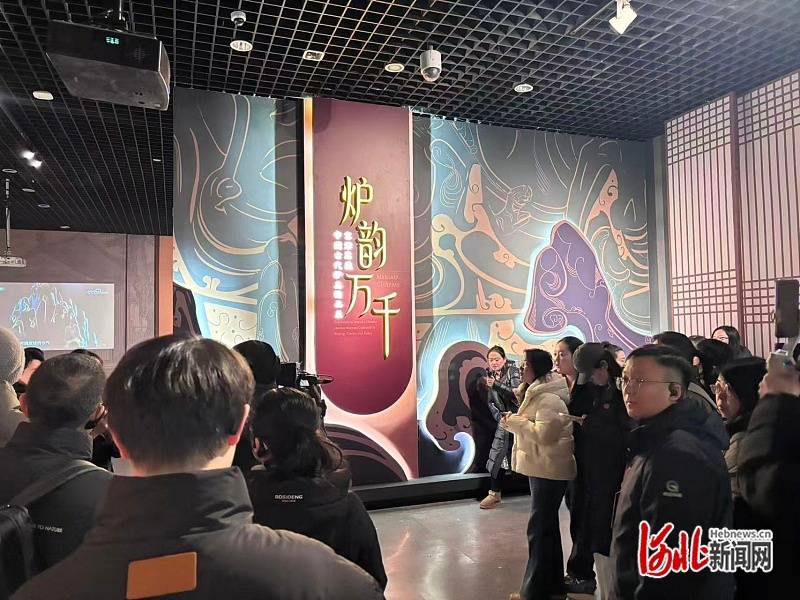 院镇馆之宝“西汉错金铜博山炉”亮相天津AG真人app瓣瓣同心京津冀｜河北博物(图2)